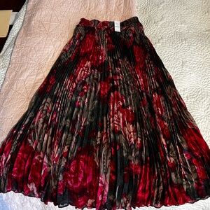Bright and flowy White House Black Market pleated skirt.